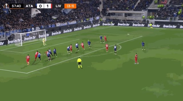 1713477932199010584.gif 范戴克被抱住.gif